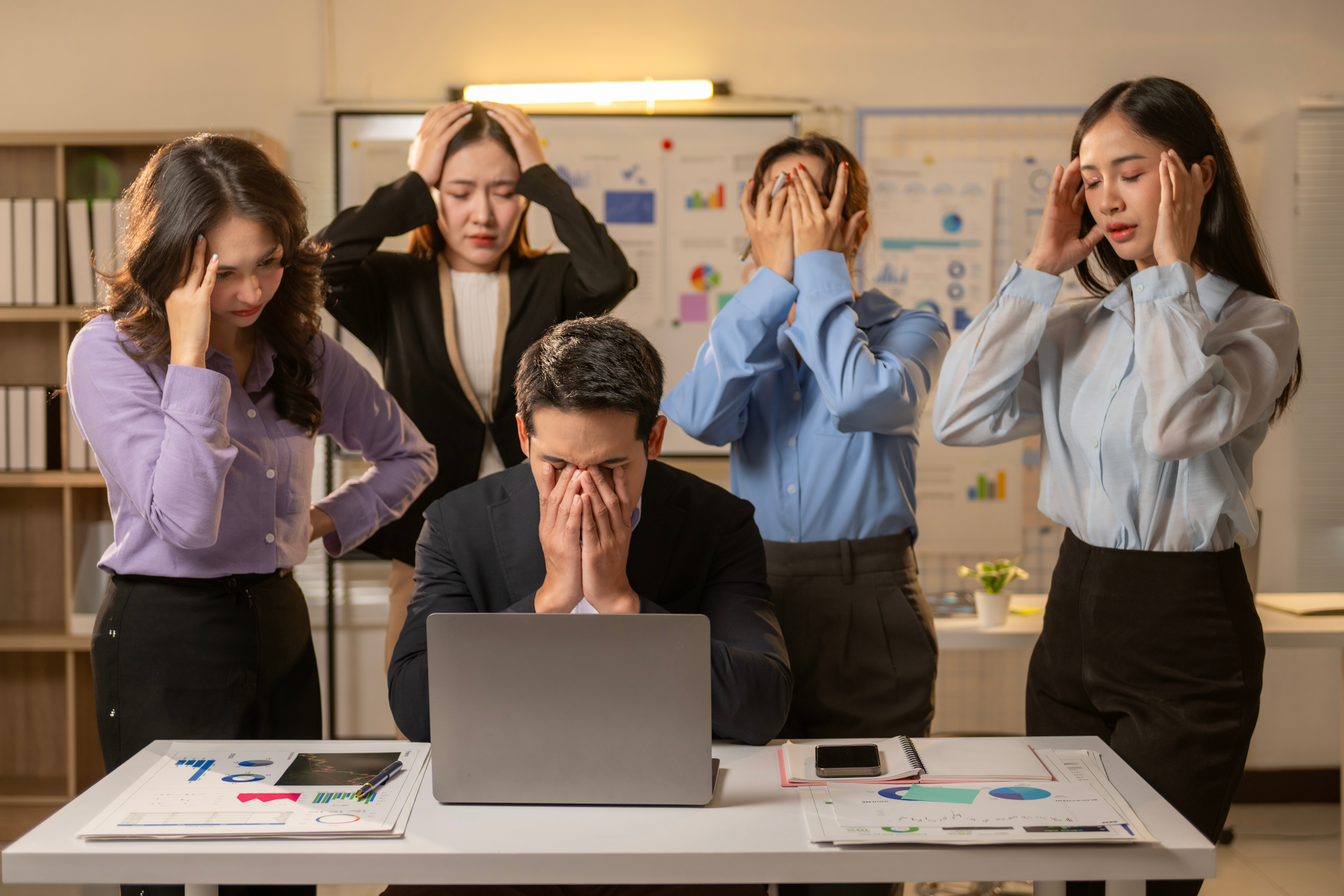 9 Leadership Behaviours Destroying Your Team & How to Fix Them